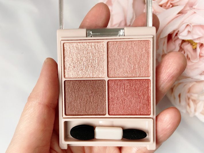 キャンメイクの「シルキースフレアイズ(マットタイプ)」M02 チャイブリック　825円（税込）