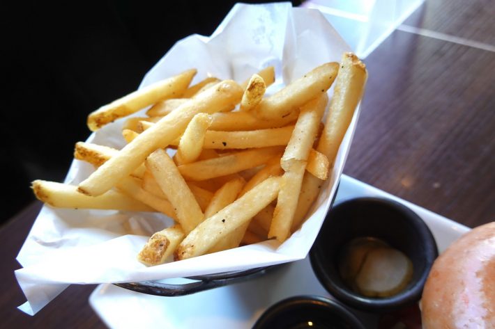 「フライデーズ オリジナルシグネチャーソース」が絶品！