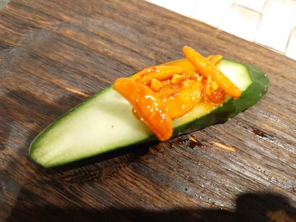 キュウリ乗せは無限にビールが飲めちゃうよ