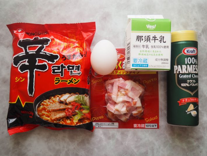 「辛ボナーラ」づくりに挑戦