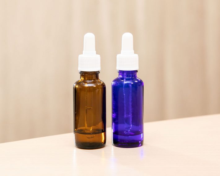 ミノキシジル（左）とプロスタグランジン製剤