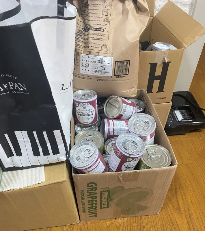 ×床に食品を直置き