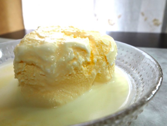 ちょっぴり溶かしたアイスにかけるとより美味しい