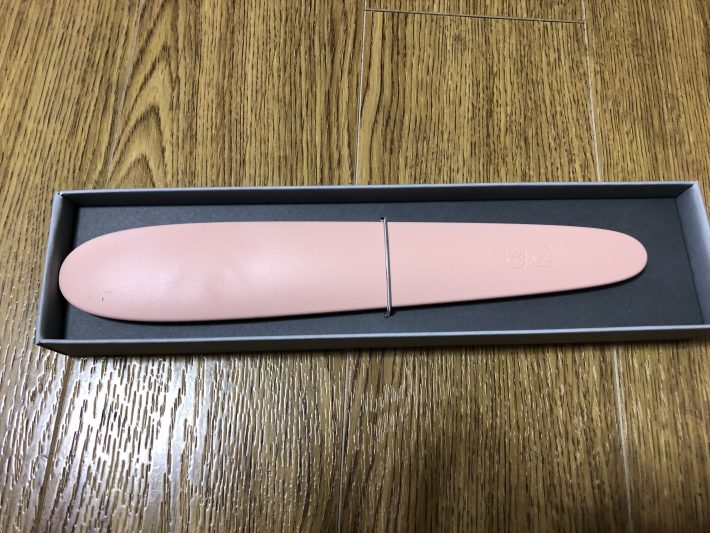 色はピンクとグレーの2色