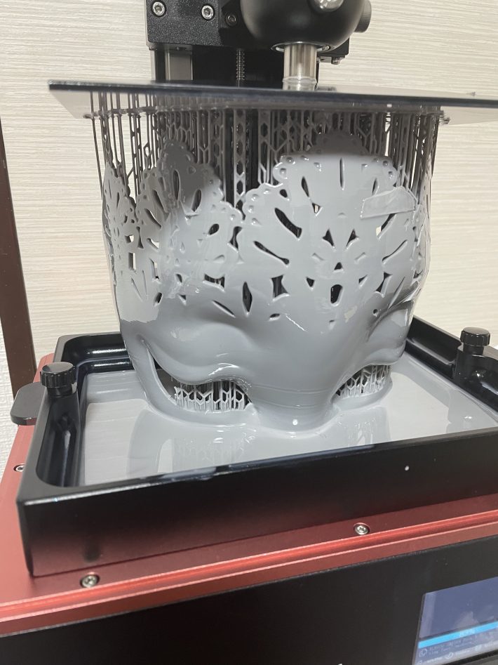 最新の仮面は3Dプリンタで制作