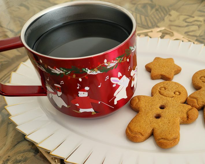 クリスマスらしいお菓子と合わせると、雰囲気もアップ