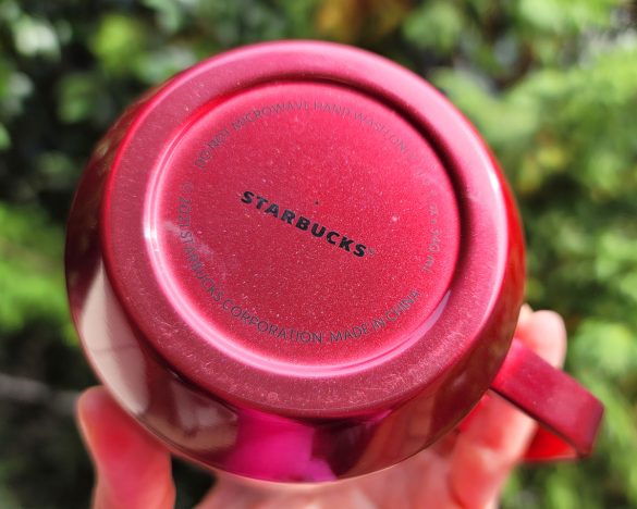 底のデザインはシンプルで美しい