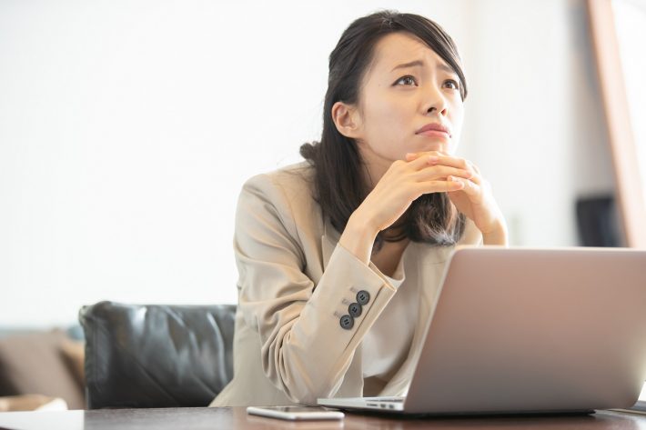 ビジネス・悩む女性