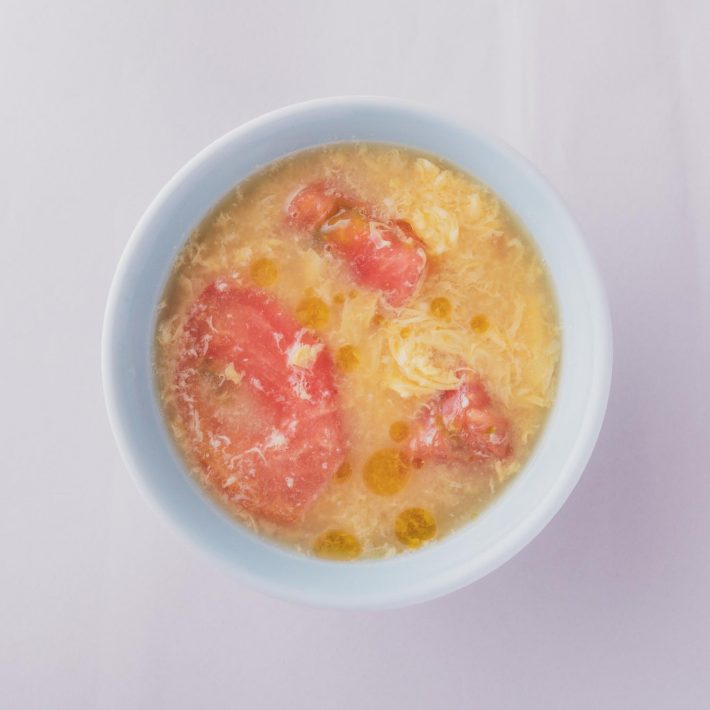 トマト×溶き卵のみそ汁　「自宅が10分で居酒屋に! 魔女っこれいの絶品おつまみレシピ」