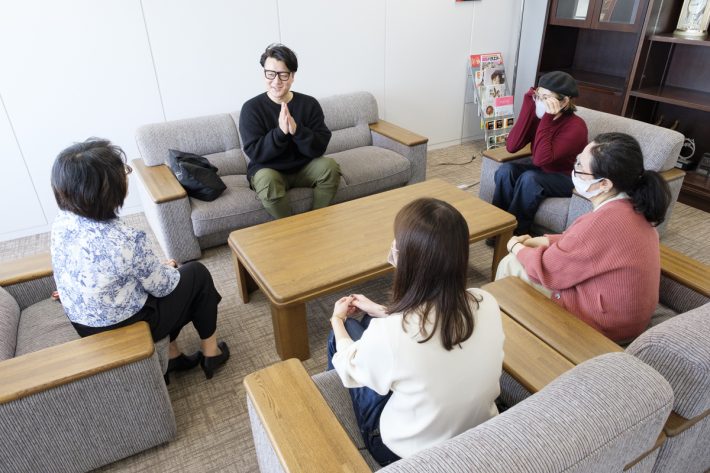 女子SPA!編集部員とシズリーナ荒井