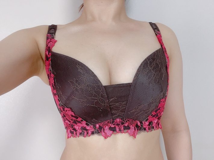 コンパクトに見えるブラジャー