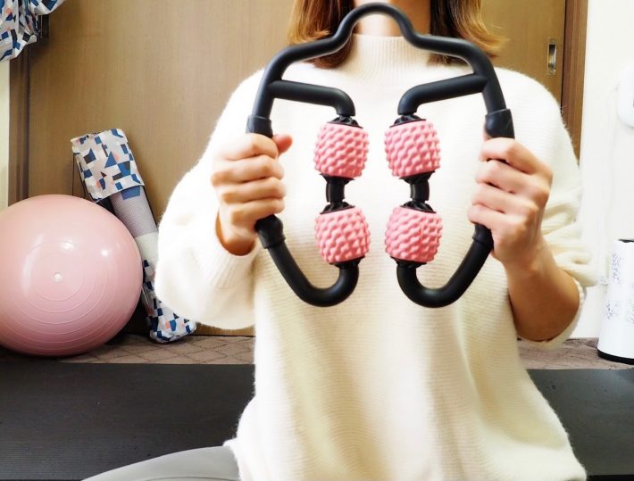 両手でグリップ部分を持ったら…