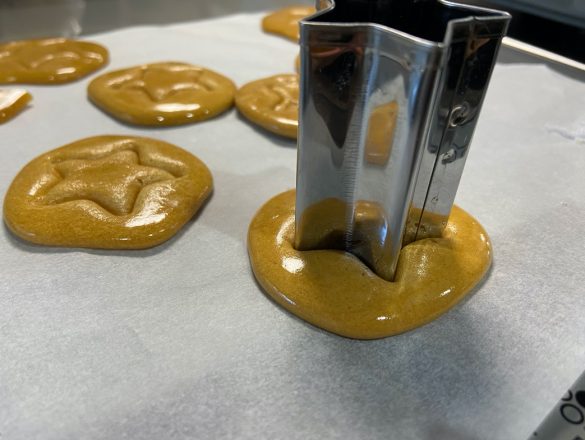 5.型を押し付ける