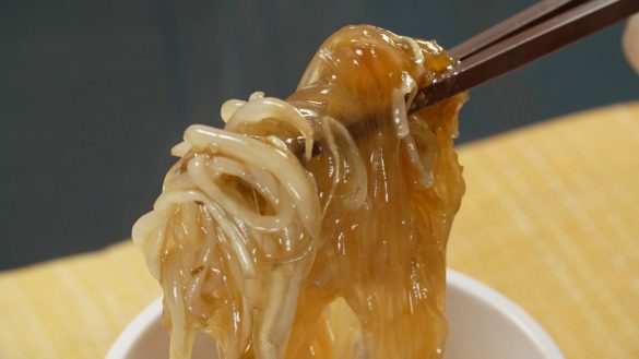 春雨ともやしを加えてもおいしい（以下、アレンジ写真提供：ポッカサッポロフード＆ビバレッジ株式会社）