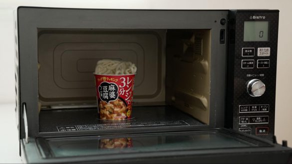 レンチンする前にゆでうどんを入れる