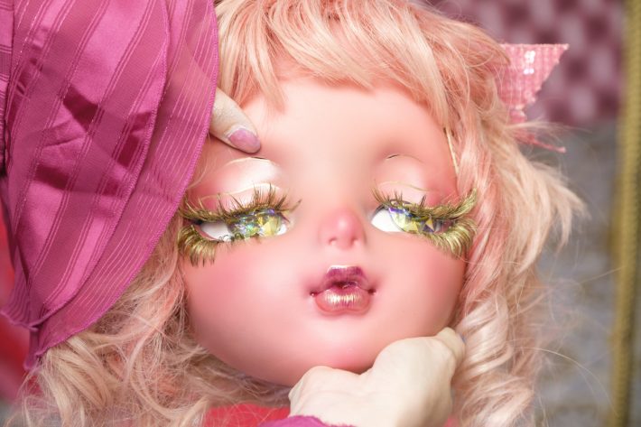 薔薇の擬人化をイメージした仮面。