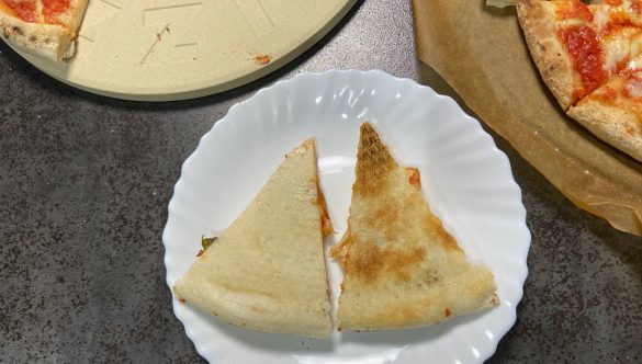 左：ピザストーン有り　右：ピザストーン無し