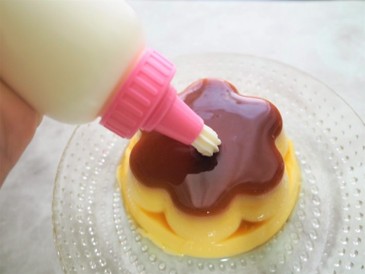 肝心のプリンに乗せてみると……