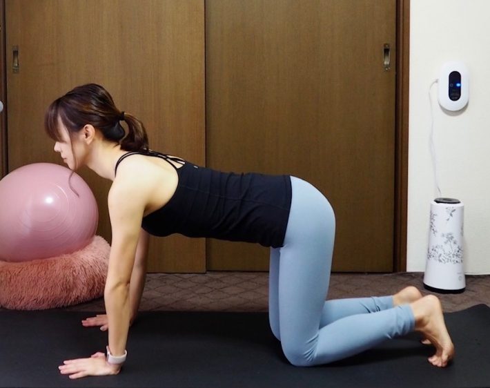 （1）四つ這いになる