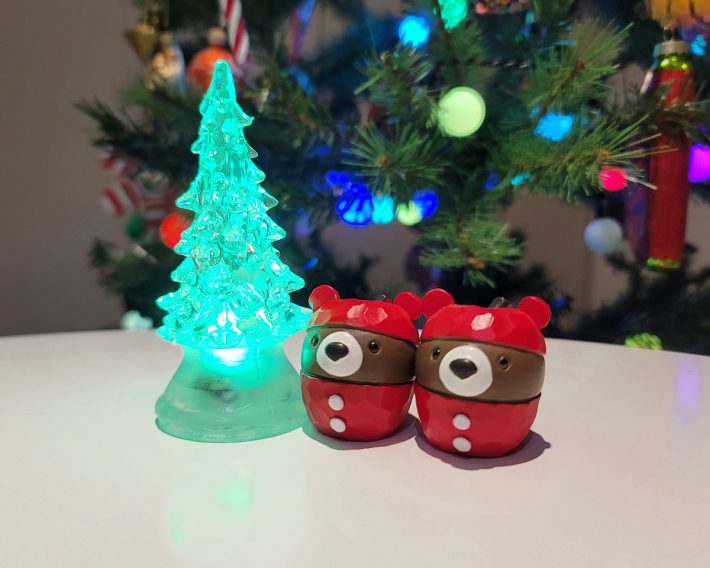 一人暮らしのミニテーブルでも、家族向けの食卓に置いてもけなげでカワイイ