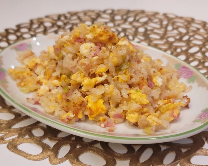 チャーハンと言えば焼豚ですが、ベーコンを使ってみて