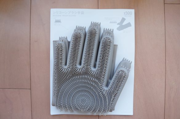 シリコーンブラシ手袋（税込550円）