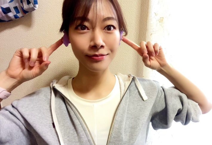 つけたまま口や顔の筋肉を動かすとより効果的。