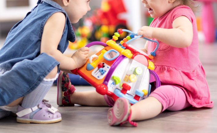 おもちゃ　子ども