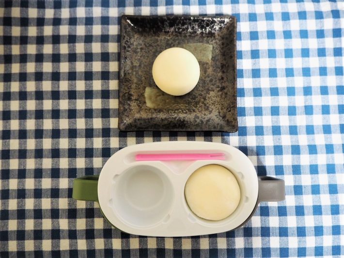 雪見だいふくを用意。1つはお皿に。