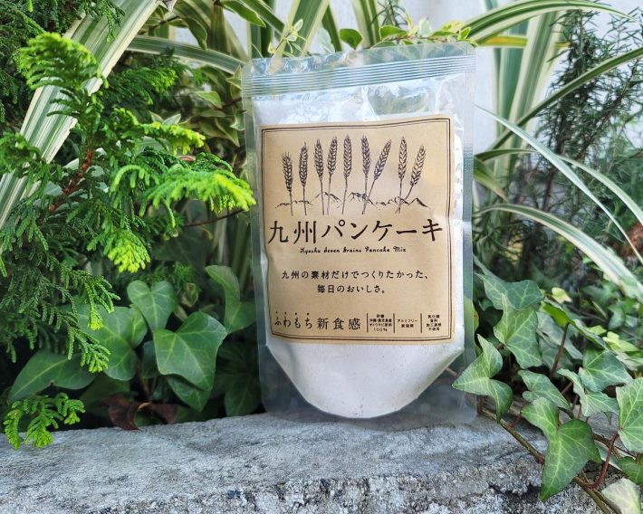 九州産の原材料で作られた「九州パンケーキ」。雑穀が入っている