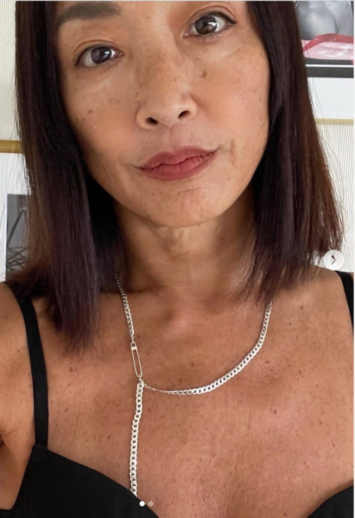 シンプルでユニセックスに着けられます。