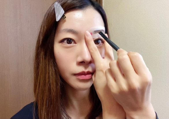 少しずつ眉を描いていていきます。