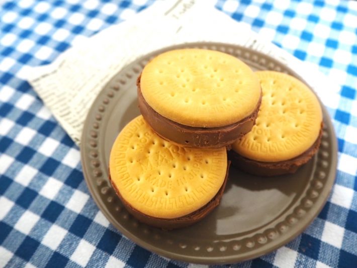 「オイコス」で作る生チョコクッキーサンド！　