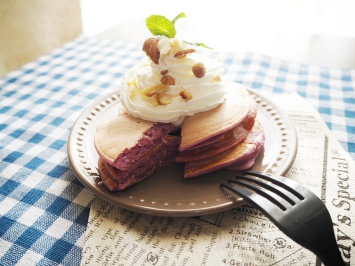 カルディ「紫芋パンケーキミックス」もっちり！ 素朴な甘さでおいしい