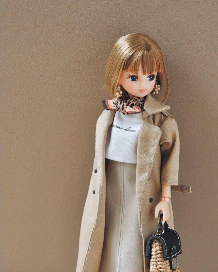 スカーフはイラストレーターで柄を作成して布にプリント。