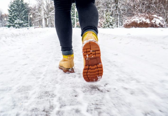 雪道　霜　長靴
