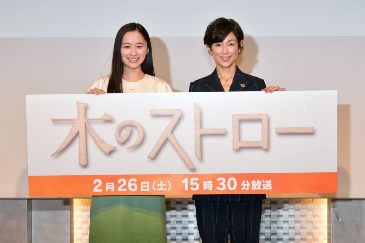 左から）堀田真由さん、鈴木保奈美さん