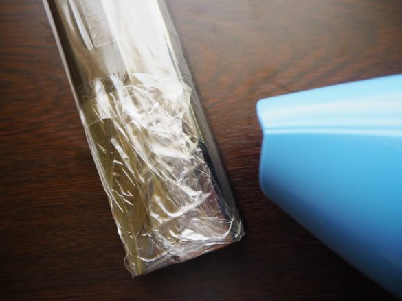 一瞬でフィルムがリモコンに密着。