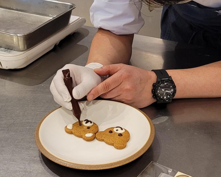 クッキーに目や口のパーツを書いてみるのはいかが？無理なく楽しくが一番！