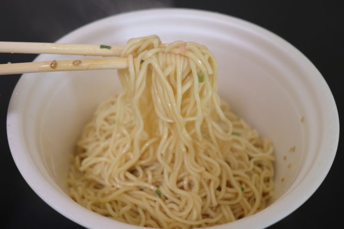 コンビニで買えるがっつり麺食べ比べ
