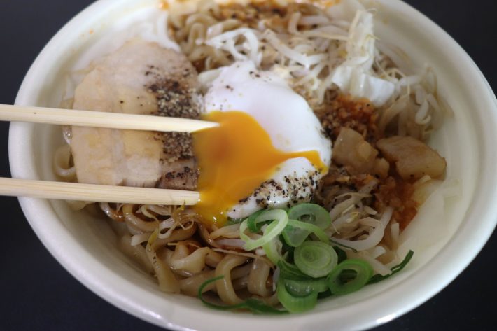 コンビニで買えるがっつり麺食べ比べ