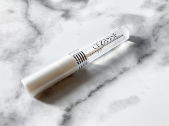 色がつかないクリアタイプのマスカラ