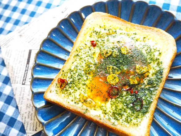 無印良品「ペペロンチーノソース」で作ったチーズトースト