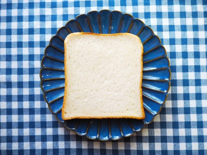 食パンを用意。