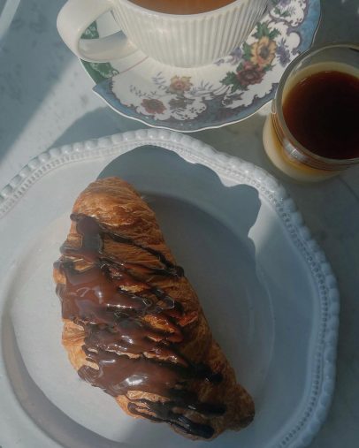 かぢちゃんのある日のティータイム ※加治ひとみInstagramより