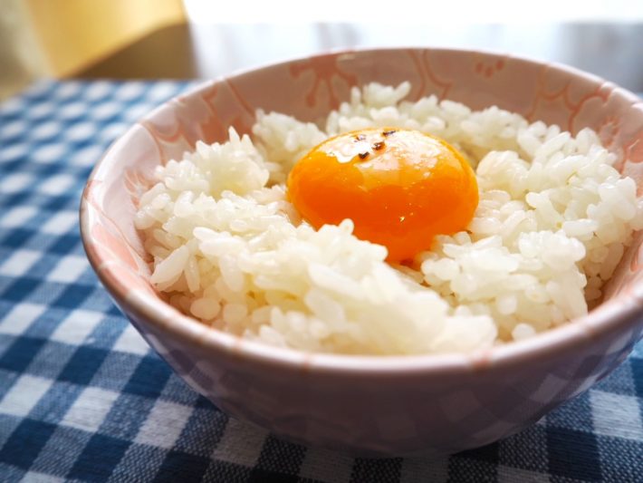 オイルで卵がテリッテリに輝いてる！