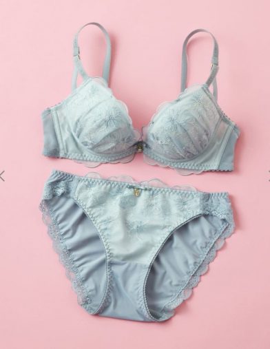 （画像：チュチュアンナ公式オンラインショップより）[運命のブラ]エスティヴォントミューズブラセット