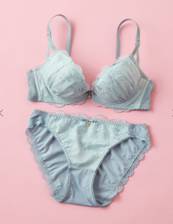 （画像：チュチュアンナ公式オンラインショップより）[運命のブラ]エスティヴォントミューズブラセット