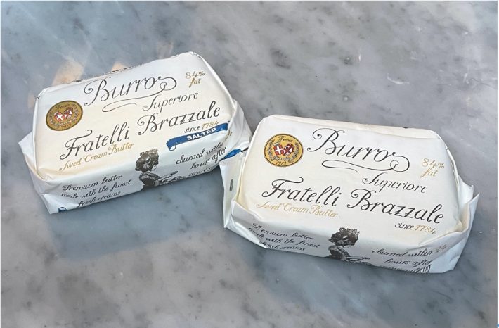 （左）有塩バター、（右）無塩バター