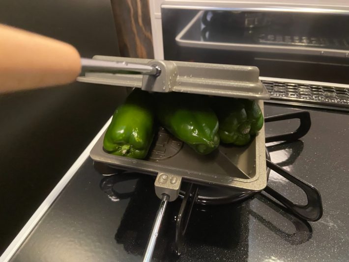 仕切りがあるタイプに詰め込むとピーマンが切れることも……